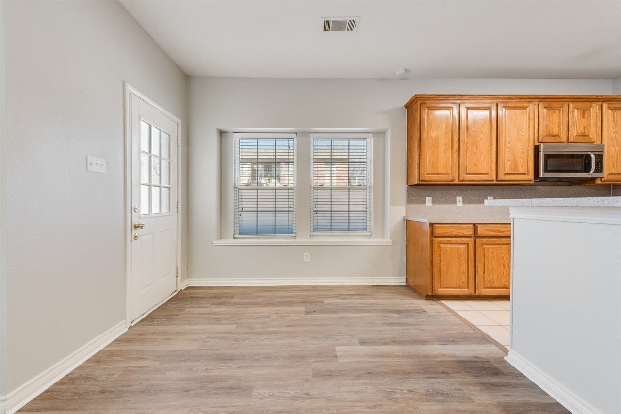 739 Harbour Town Dr - Photo 6 of 18