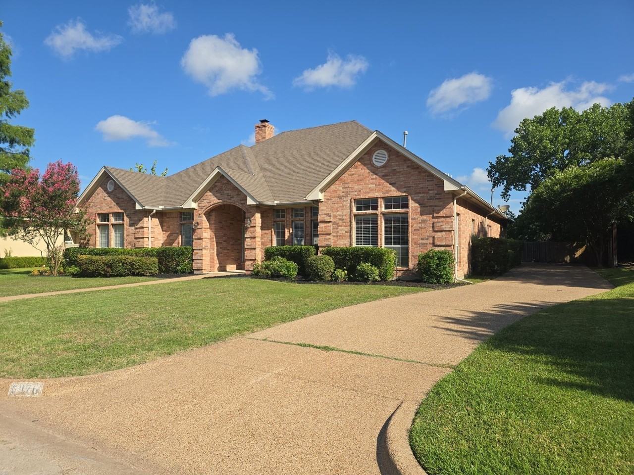 6376 Newport Ct - Photo 2 of 26