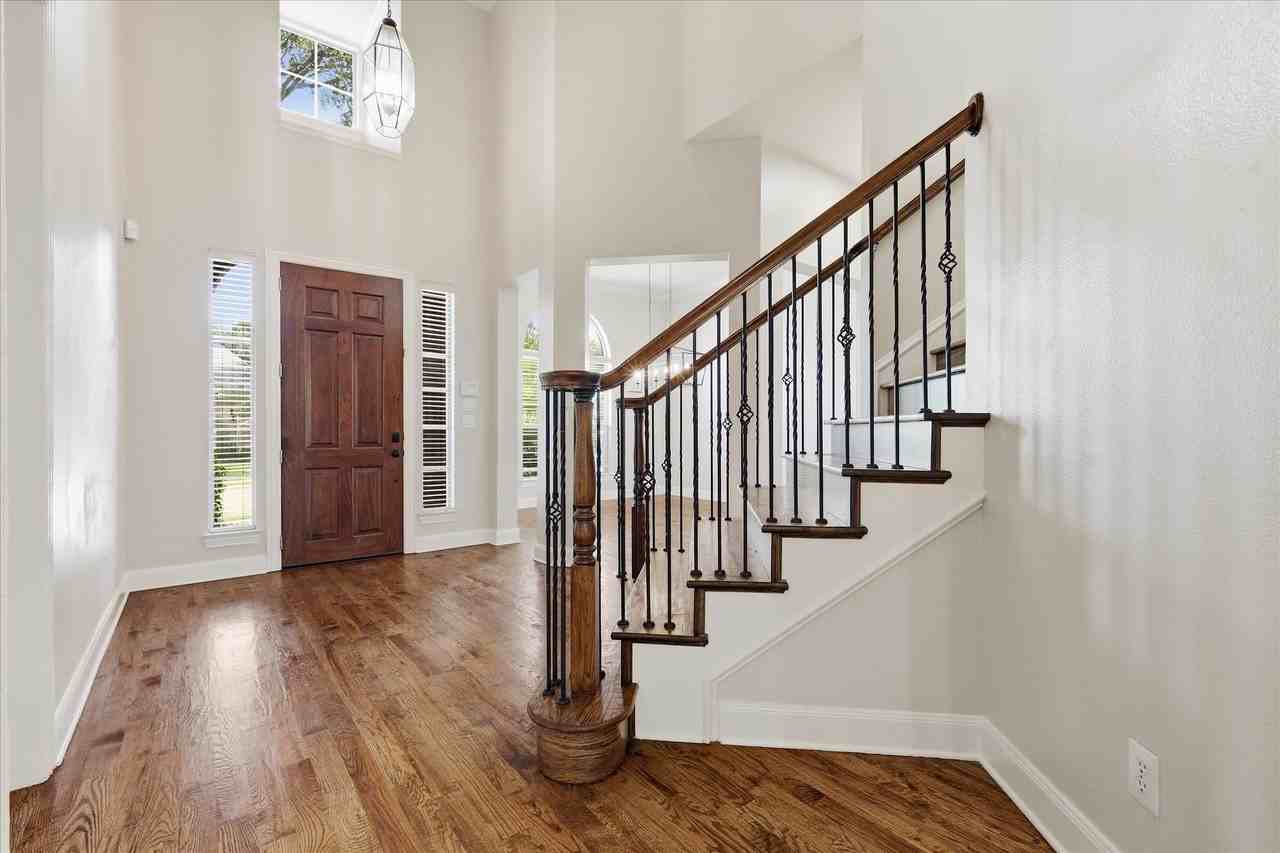 1405 Salado Dr - Photo 3 of 38