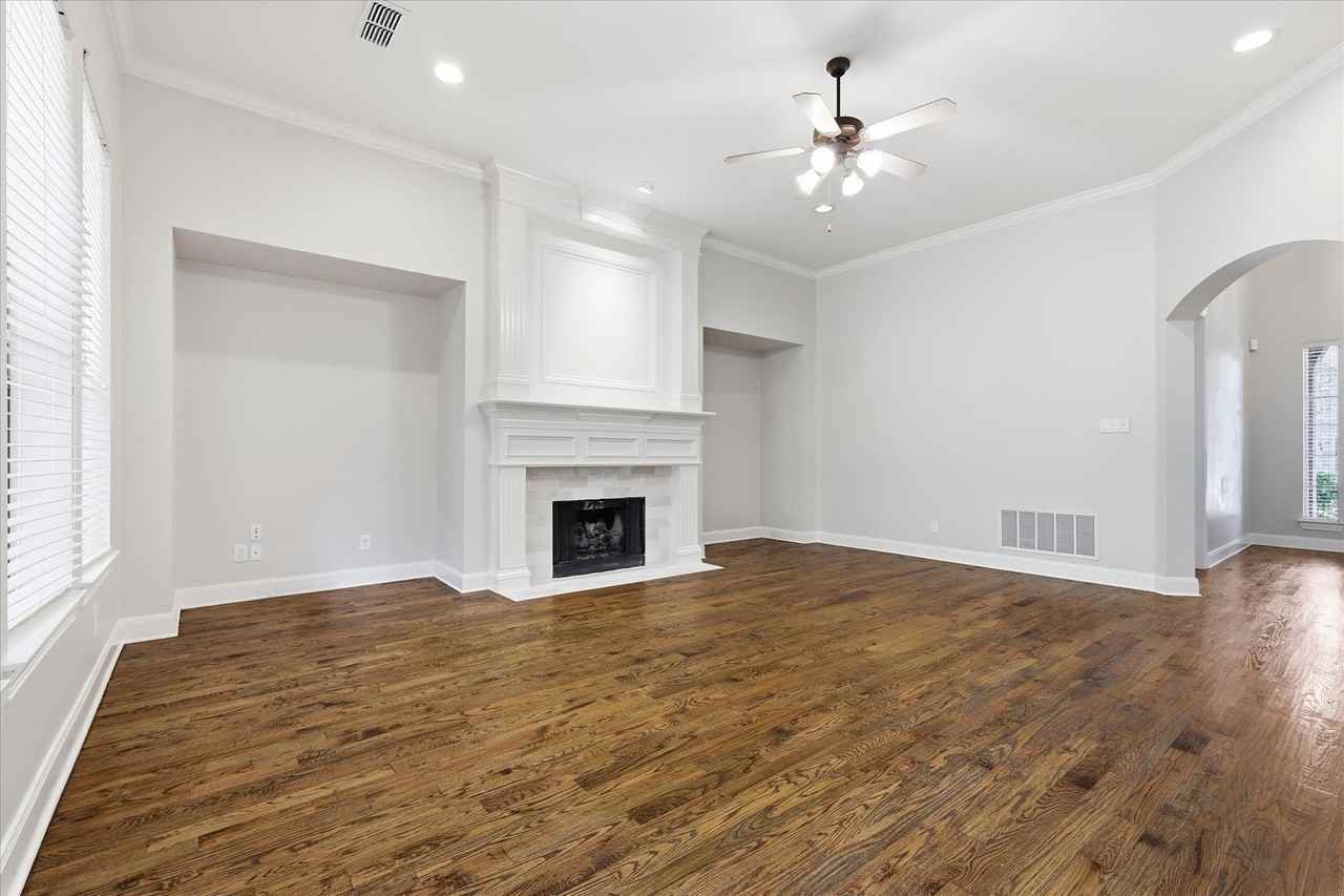 1405 Salado Dr - Photo 4 of 38