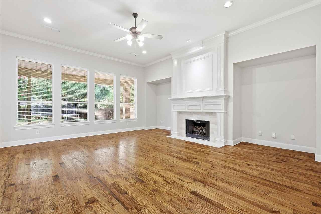 1405 Salado Dr - Photo 5 of 38