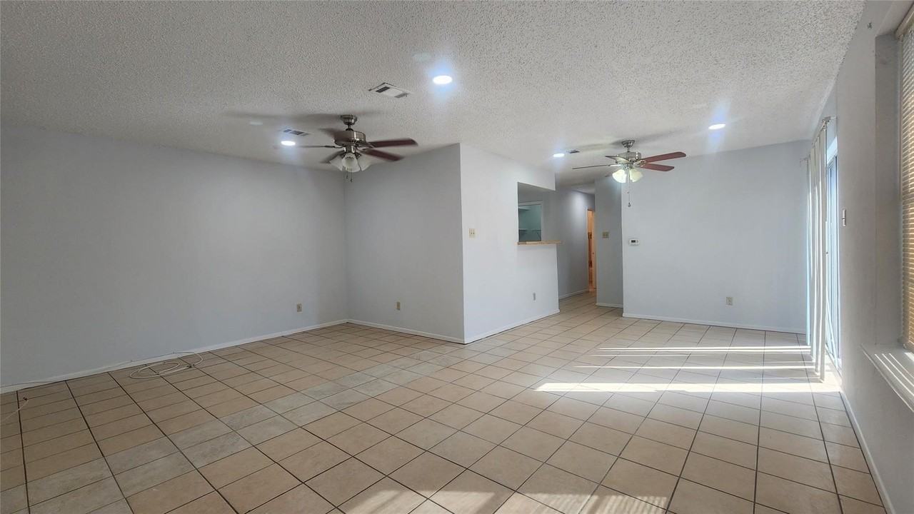 123 Prairie Creek Cir - Photo 2 of 21