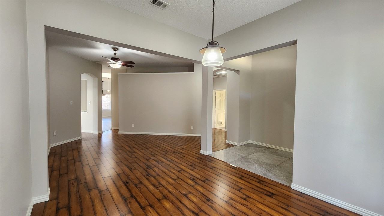 3408 Mosswood Dr - Photo 3 of 29