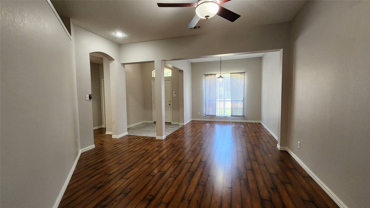 3408 Mosswood Dr - Photo 5 of 29