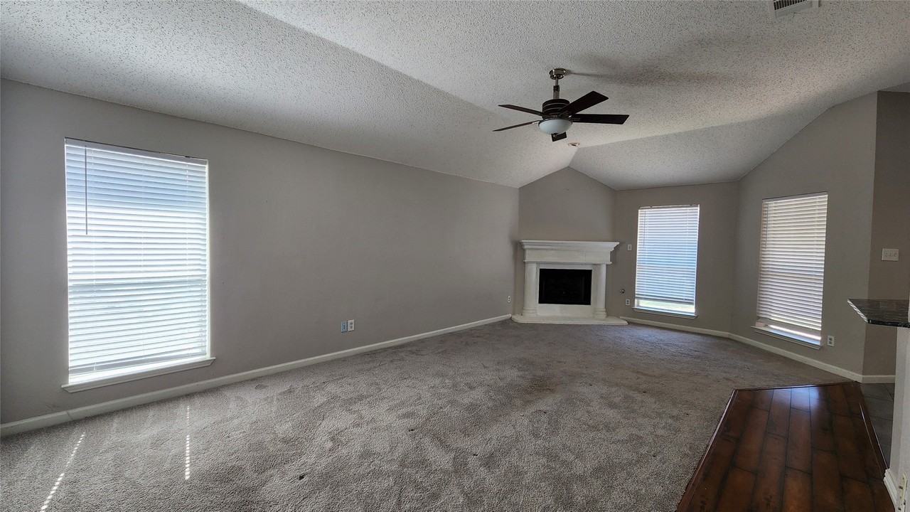 3408 Mosswood Dr - Photo 6 of 29