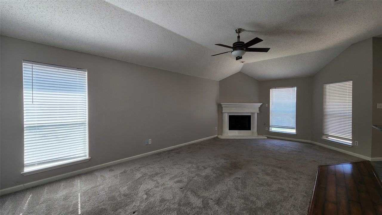 3408 Mosswood Dr - Photo 7 of 29