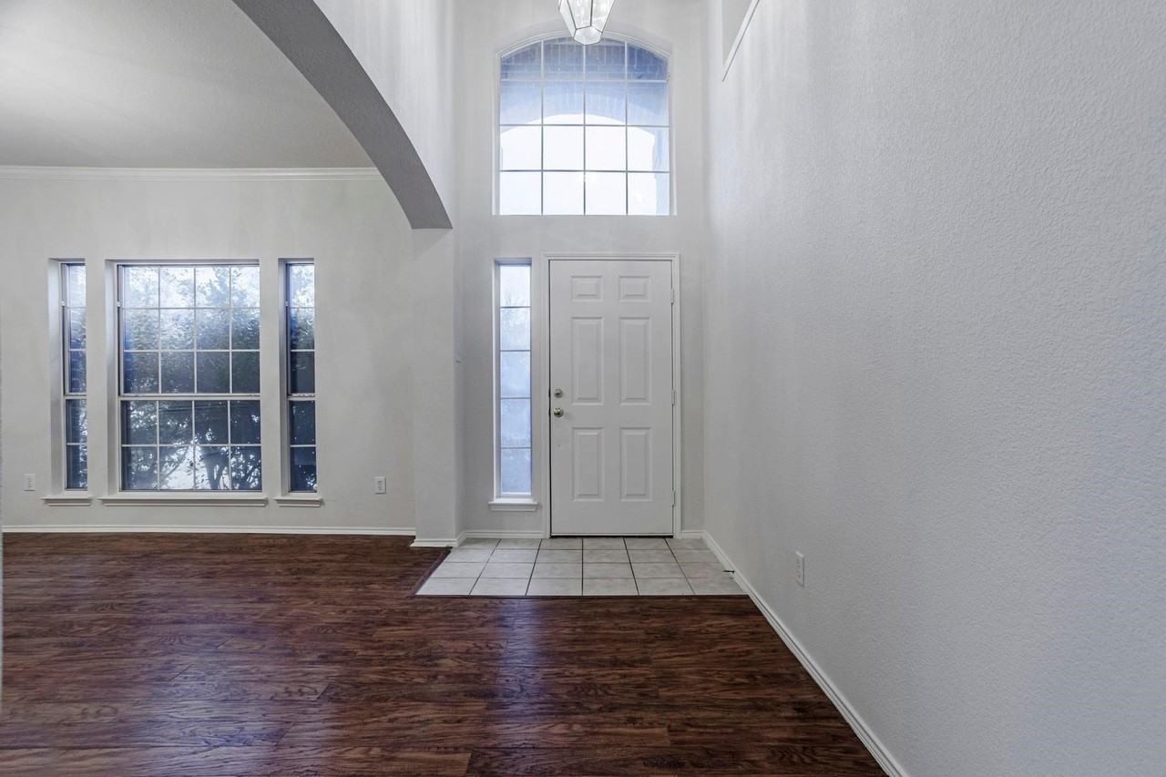 7025 Michael Dr - Photo 2 of 21