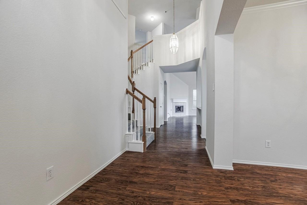 7025 Michael Dr - Photo 3 of 21
