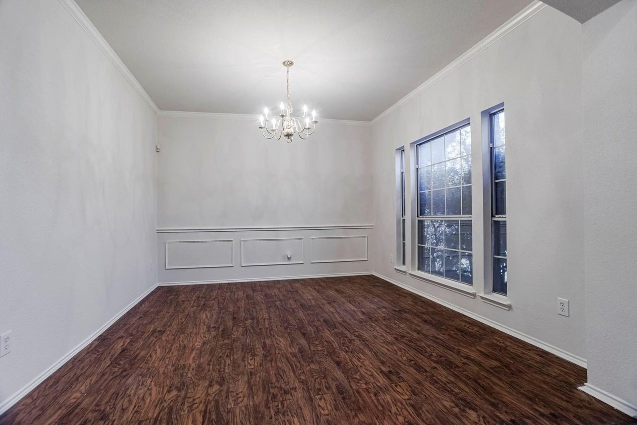 7025 Michael Dr - Photo 4 of 21
