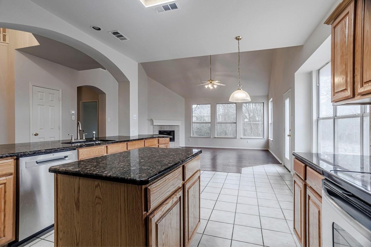 7025 Michael Dr - Photo 5 of 21