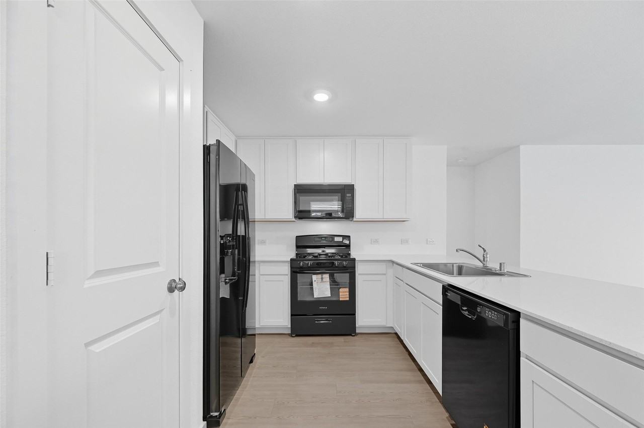 1013 Rain Tree Rd - Photo 3 of 17