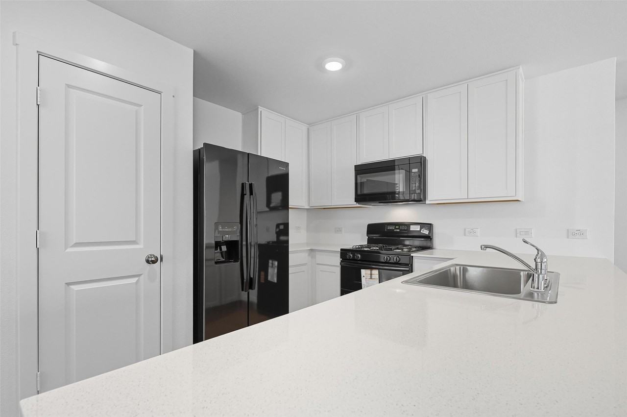 1013 Rain Tree Rd - Photo 4 of 17