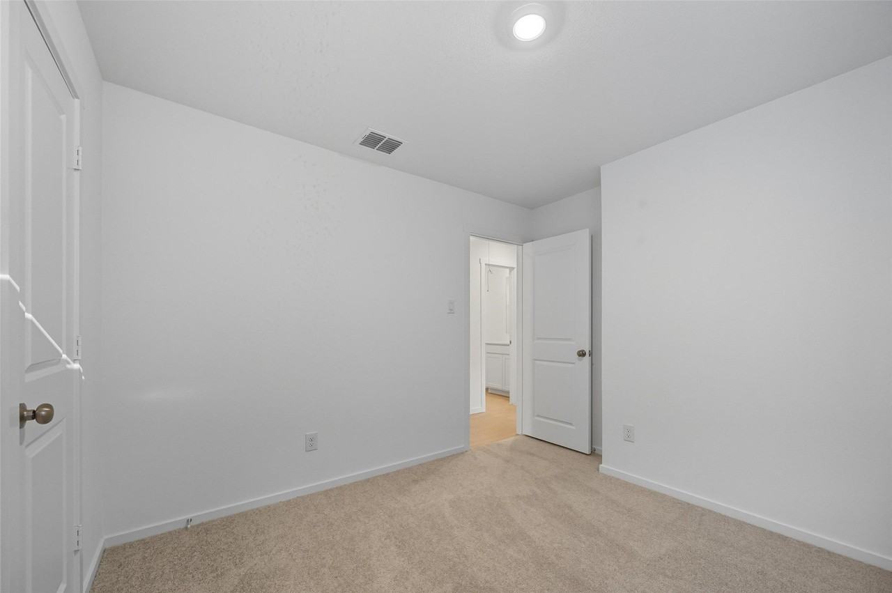 1013 Rain Tree Rd - Photo 7 of 17