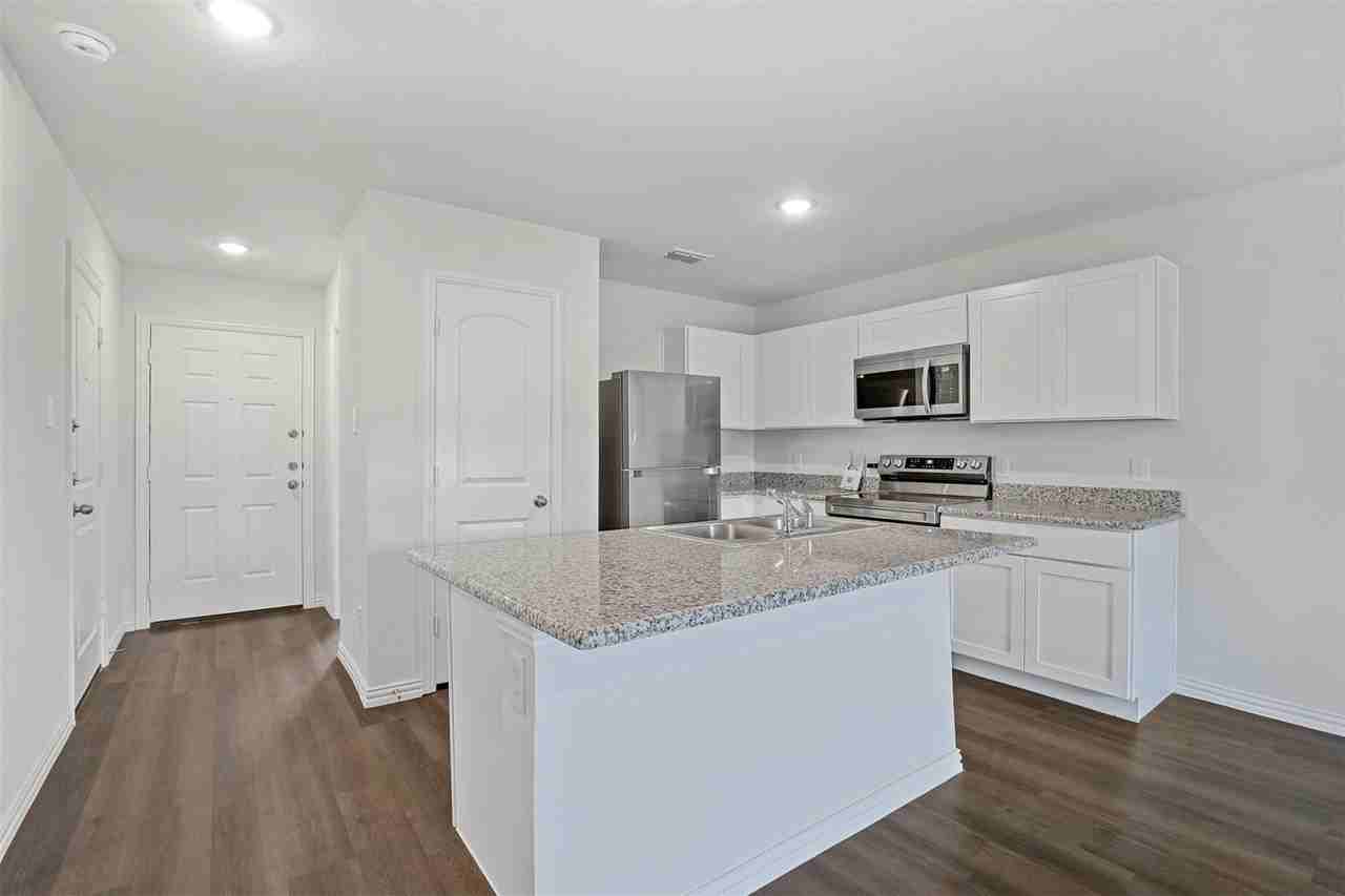406 E Munson St - Photo 4 of 18