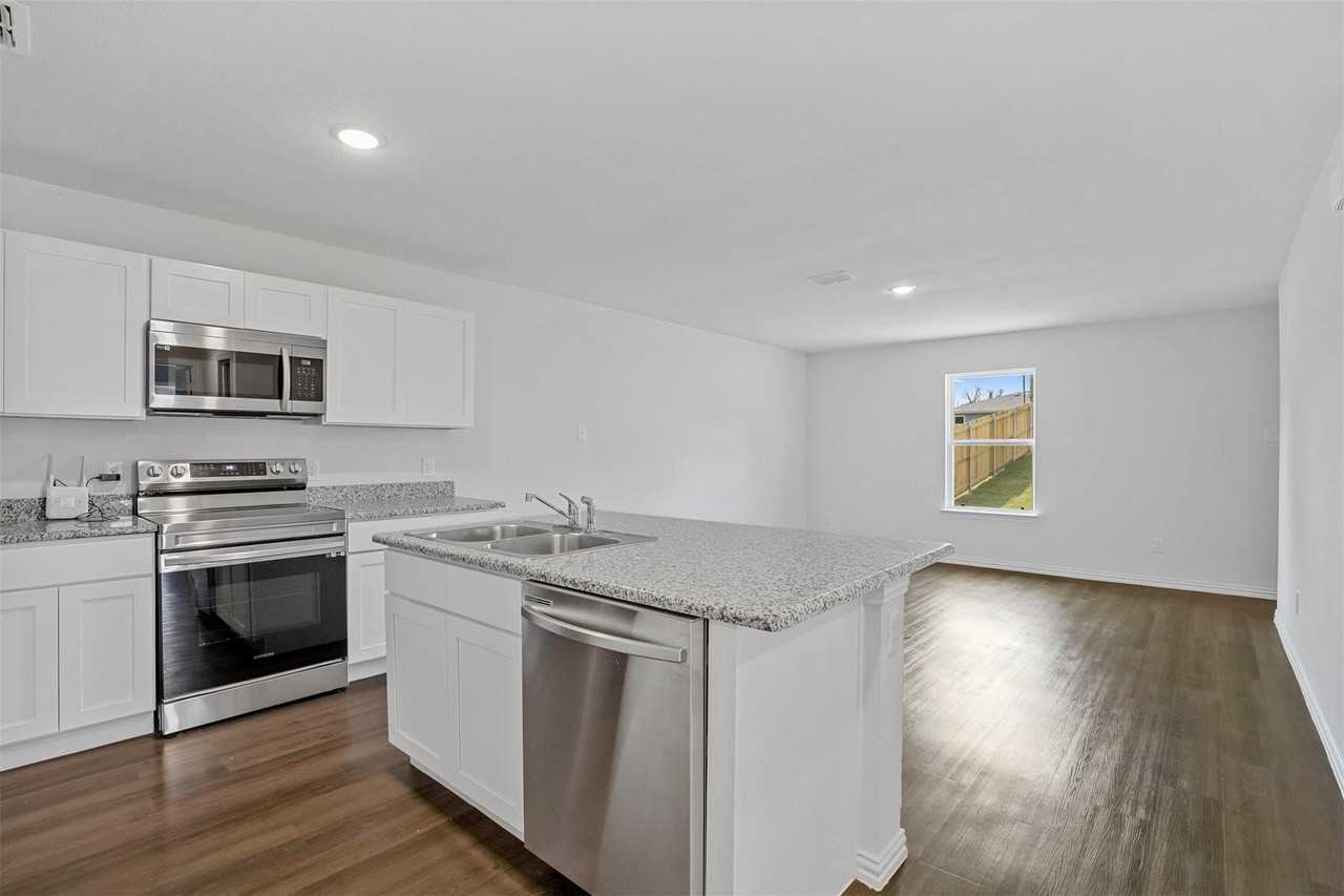 406 E Munson St - Photo 5 of 18