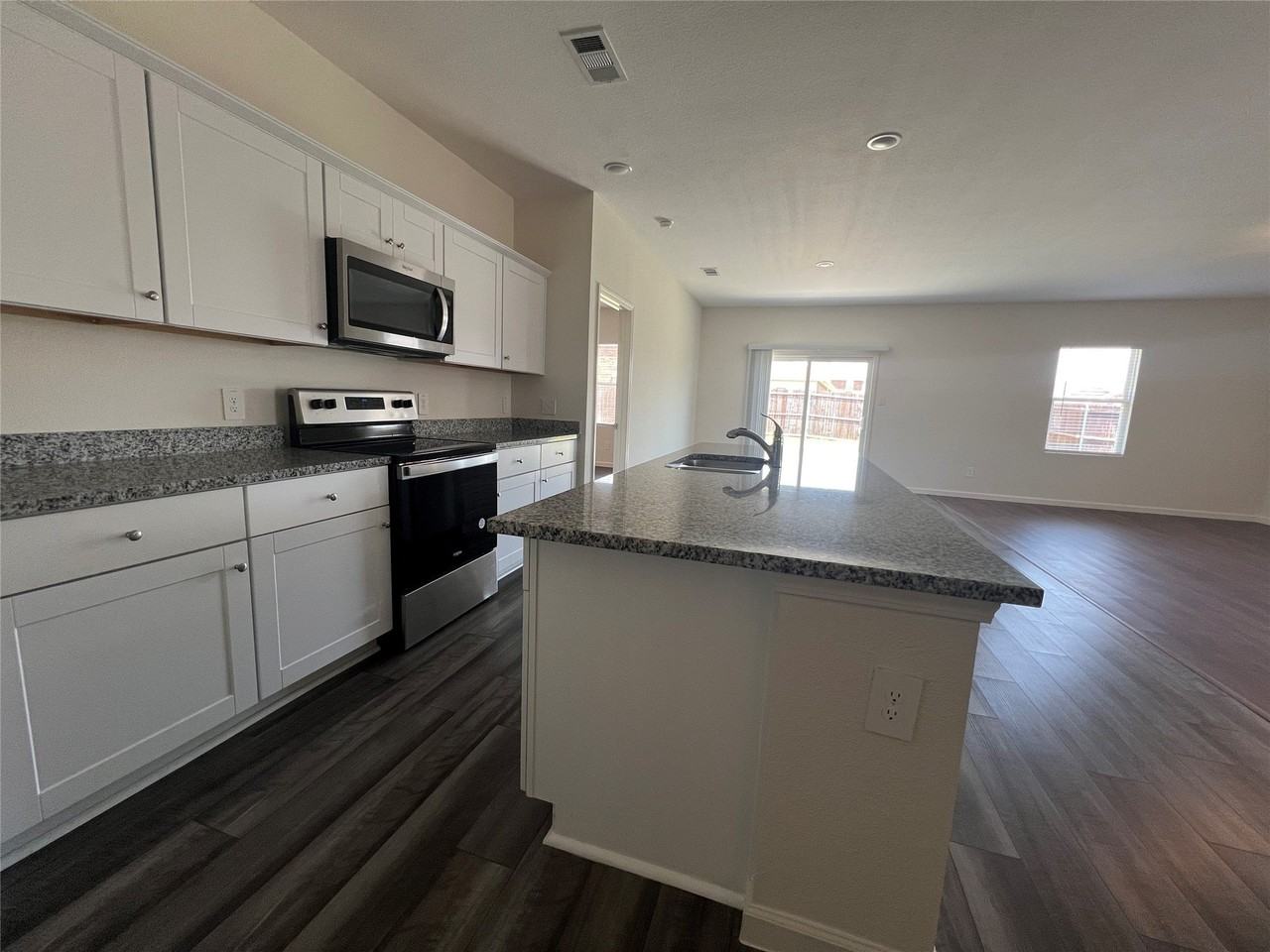 794 Yorkshire Dr - Photo 3 of 18