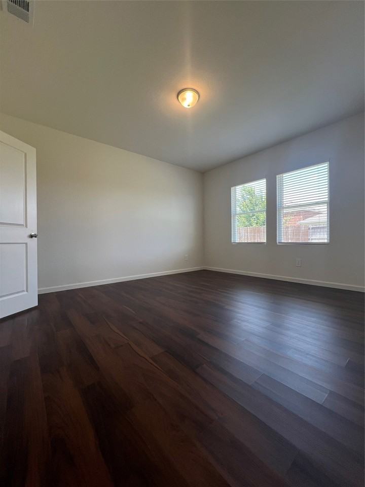 794 Yorkshire Dr - Photo 5 of 18