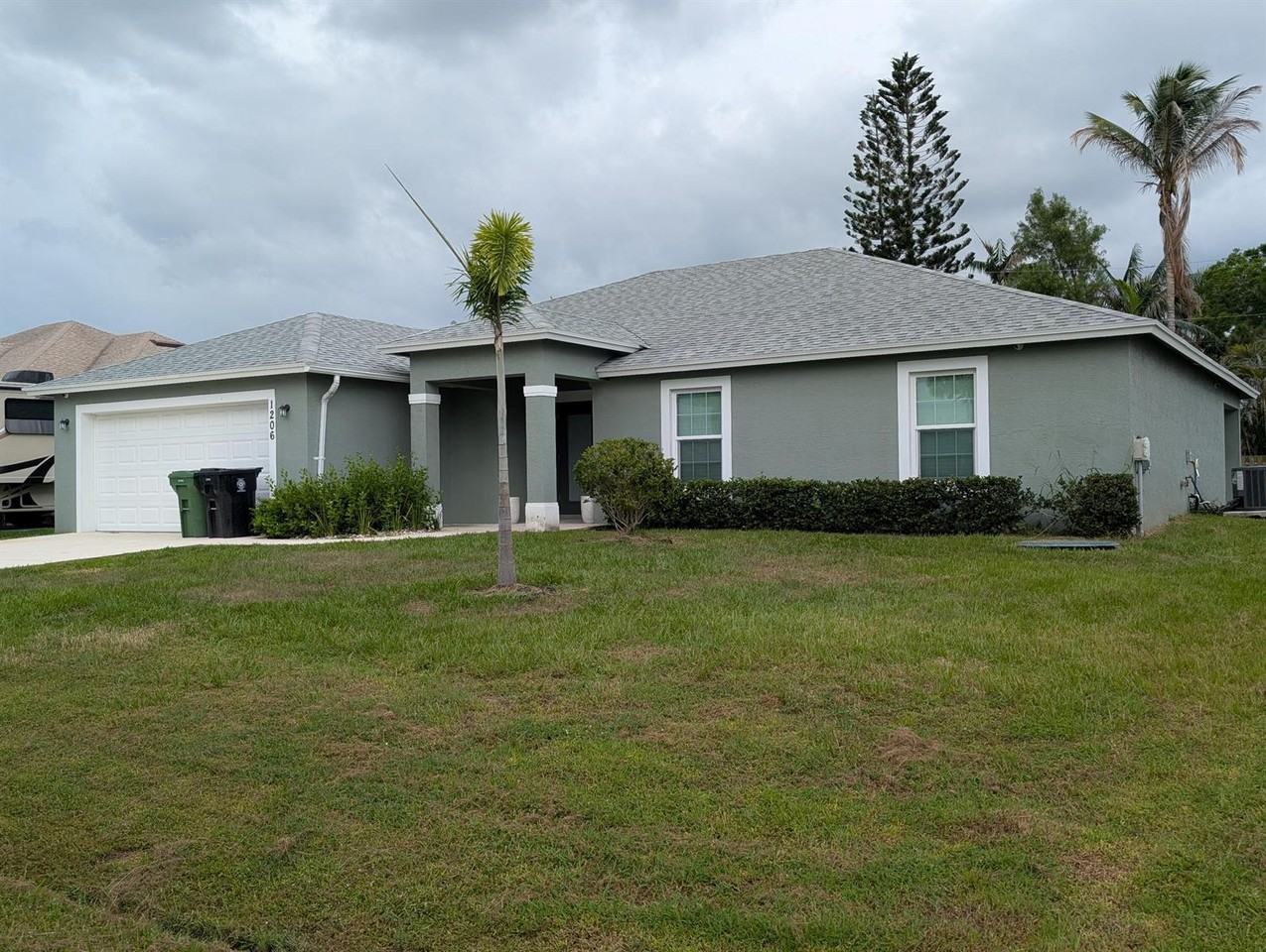 1206 Sw Asturia Ave - Photo 2 of 6