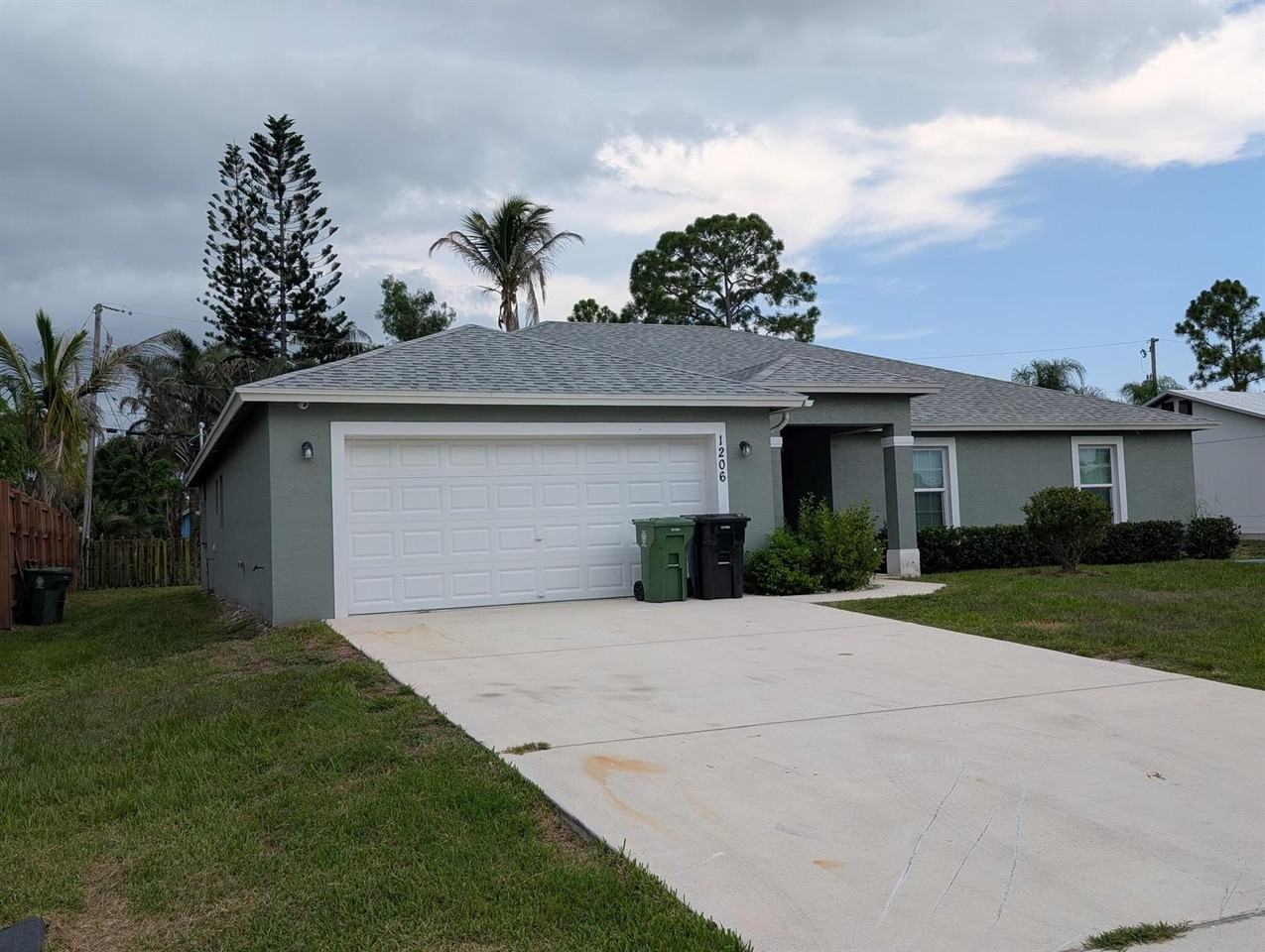 1206 Sw Asturia Ave - Photo 3 of 6