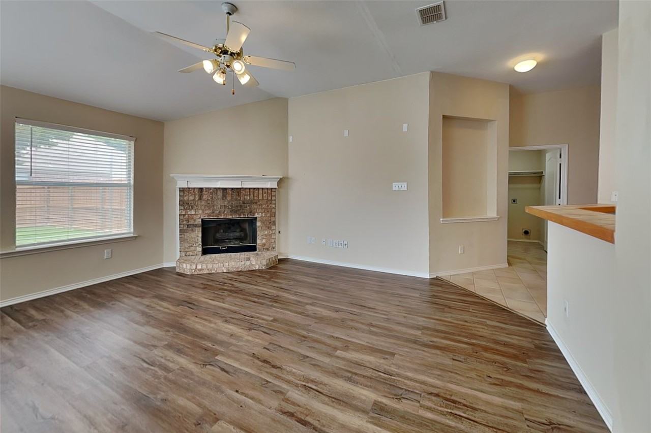 11364 Lockshire Dr - Photo 2 of 16