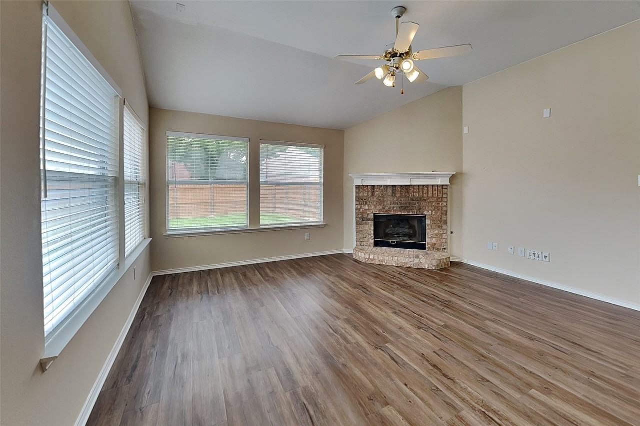 11364 Lockshire Dr - Photo 3 of 16