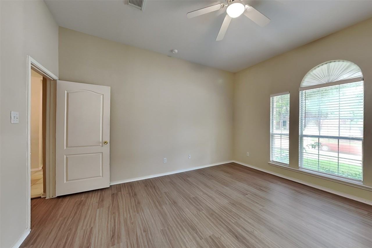 11364 Lockshire Dr - Photo 6 of 16