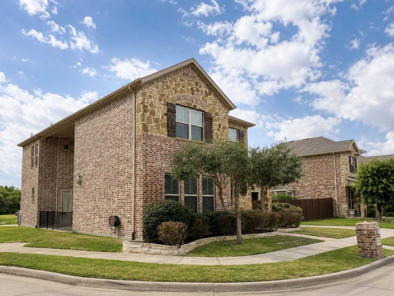 3040 Martello Ln - Photo 4 of 40