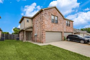 featured image of 606 E College St