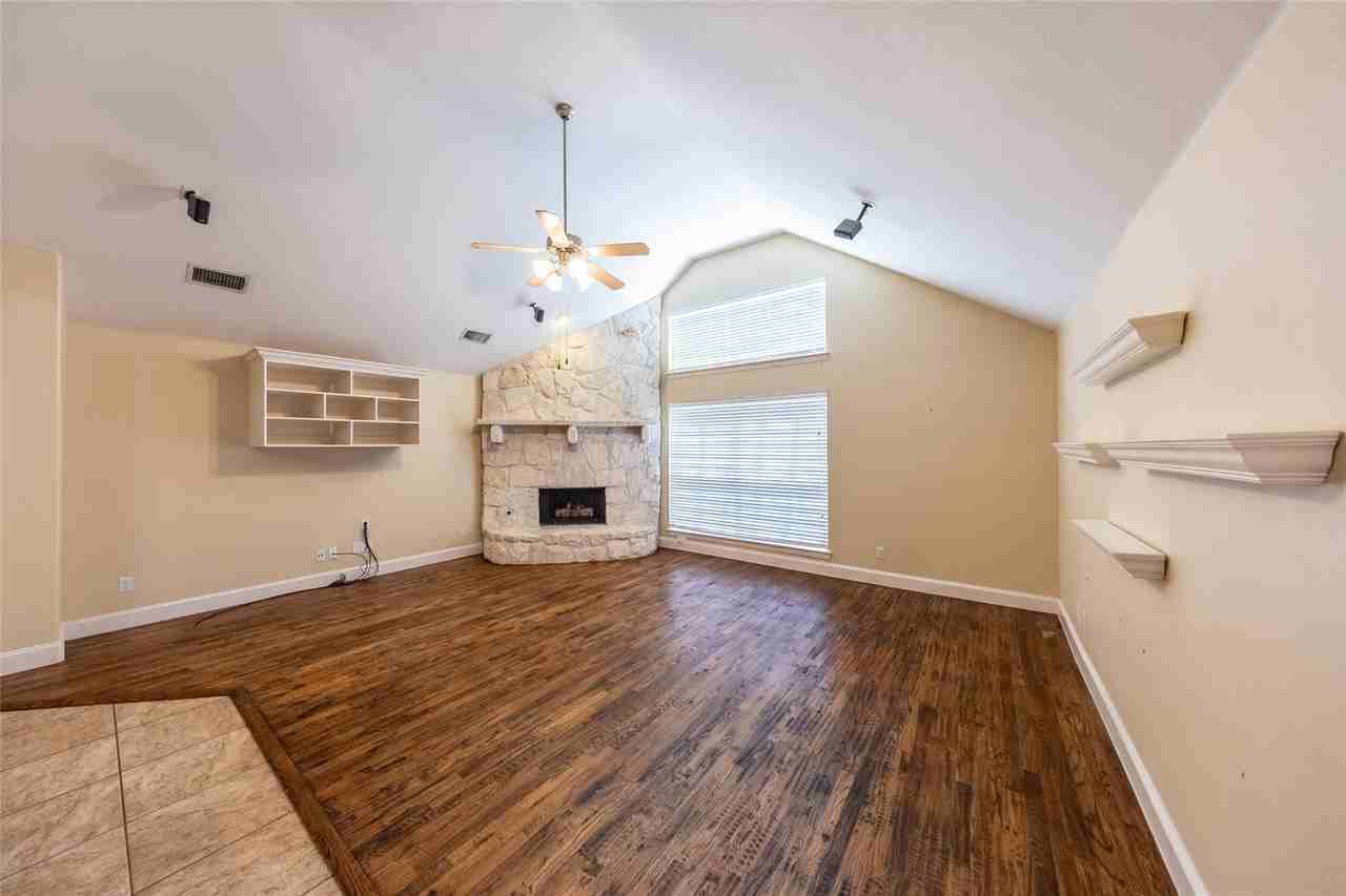 6366 Shadywood Dr - Photo 4 of 34