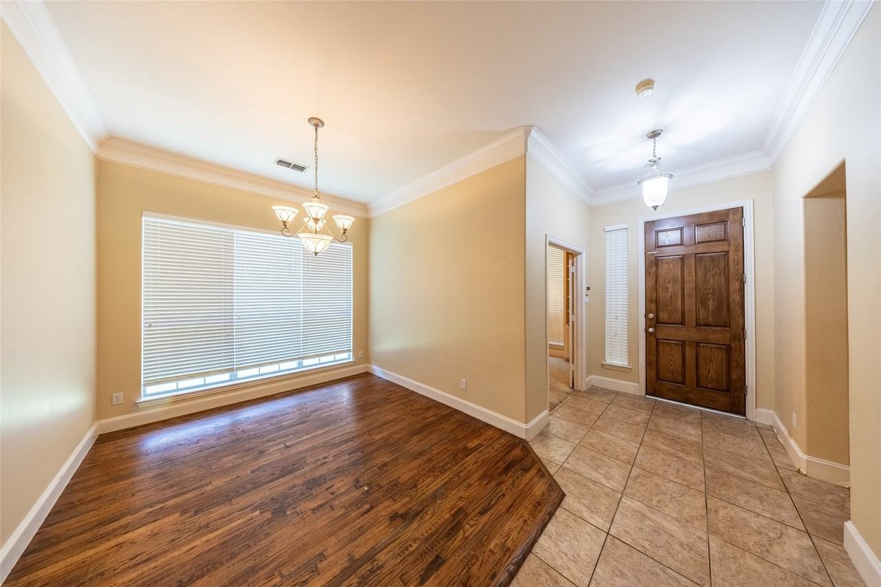 6366 Shadywood Dr - Photo 5 of 34