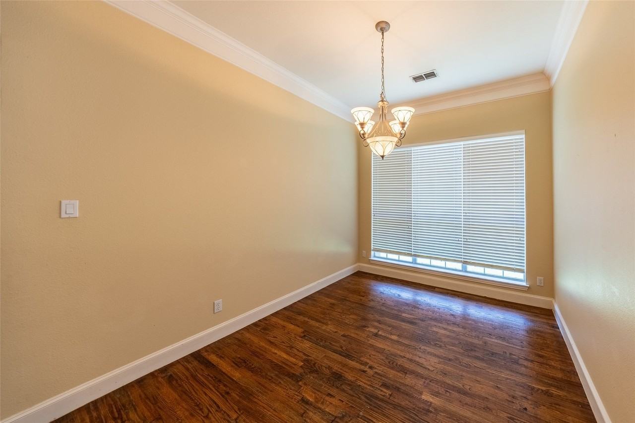 6366 Shadywood Dr - Photo 6 of 34