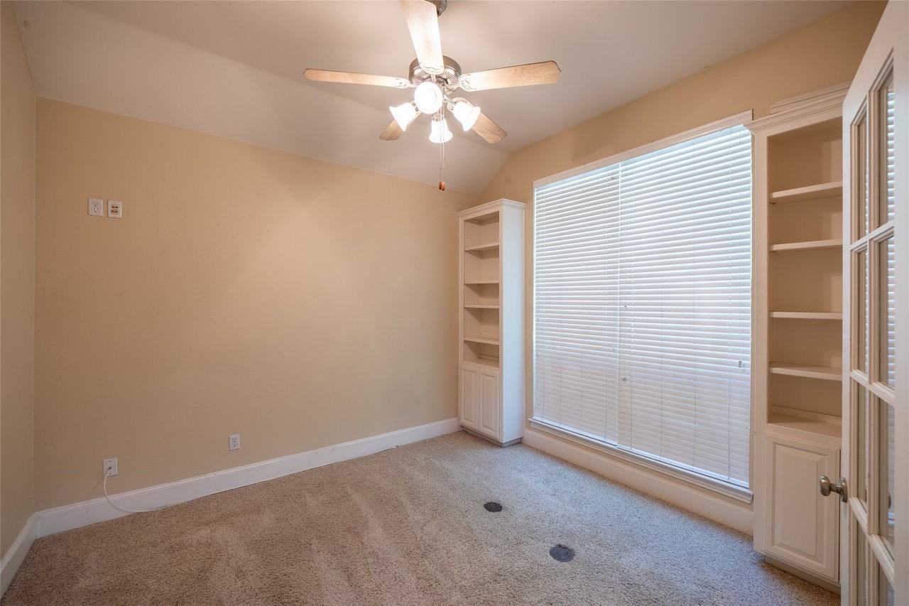 6366 Shadywood Dr - Photo 7 of 34