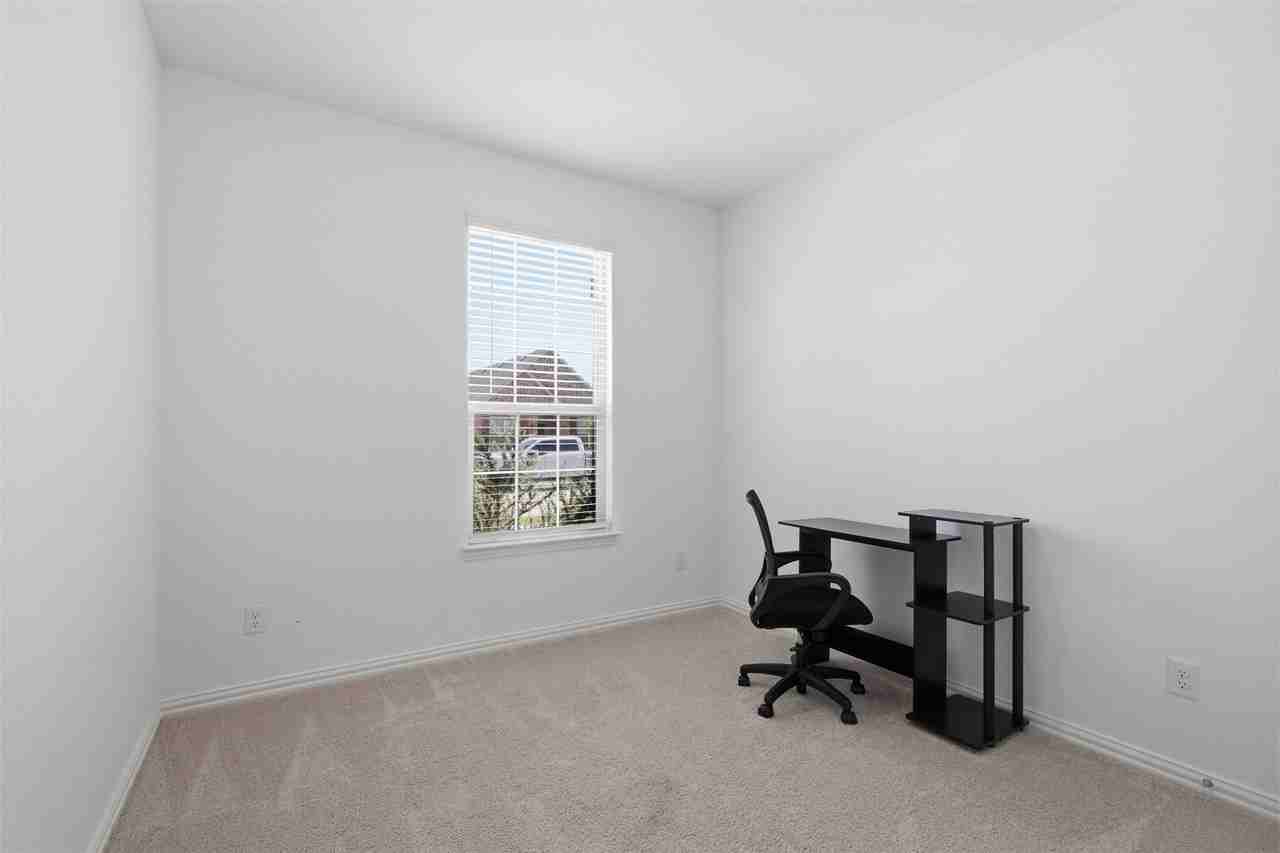 1121 Western Yarrow Ave - Photo 4 of 30