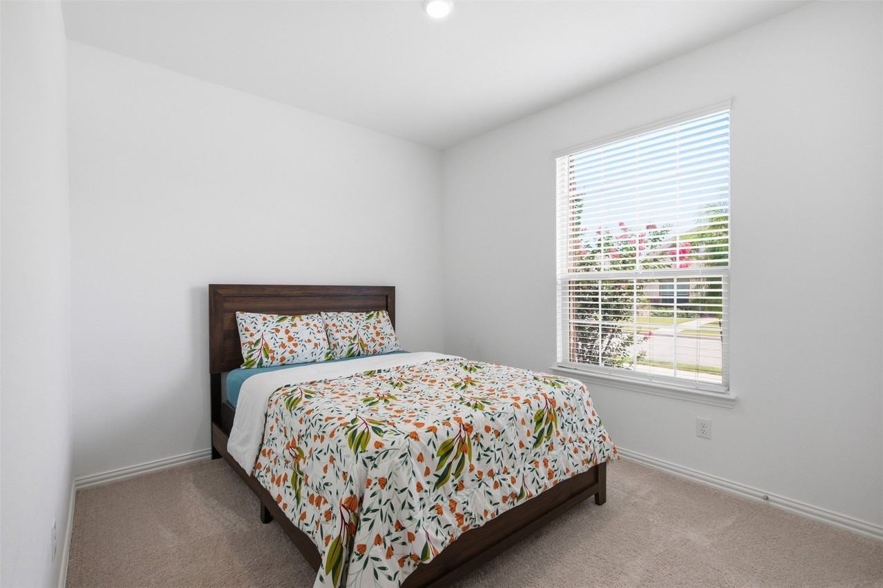 1121 Western Yarrow Ave - Photo 5 of 30
