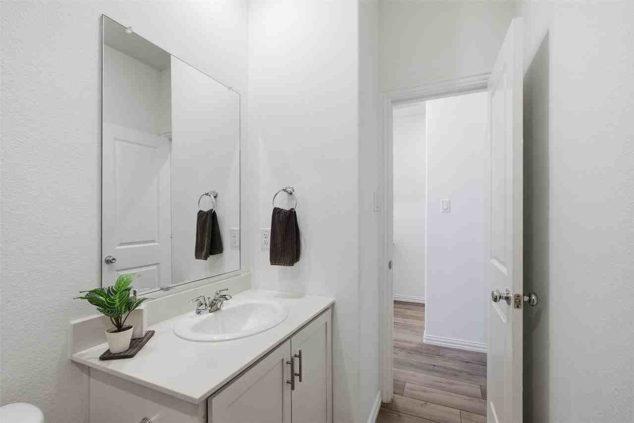 1121 Western Yarrow Ave - Photo 7 of 30