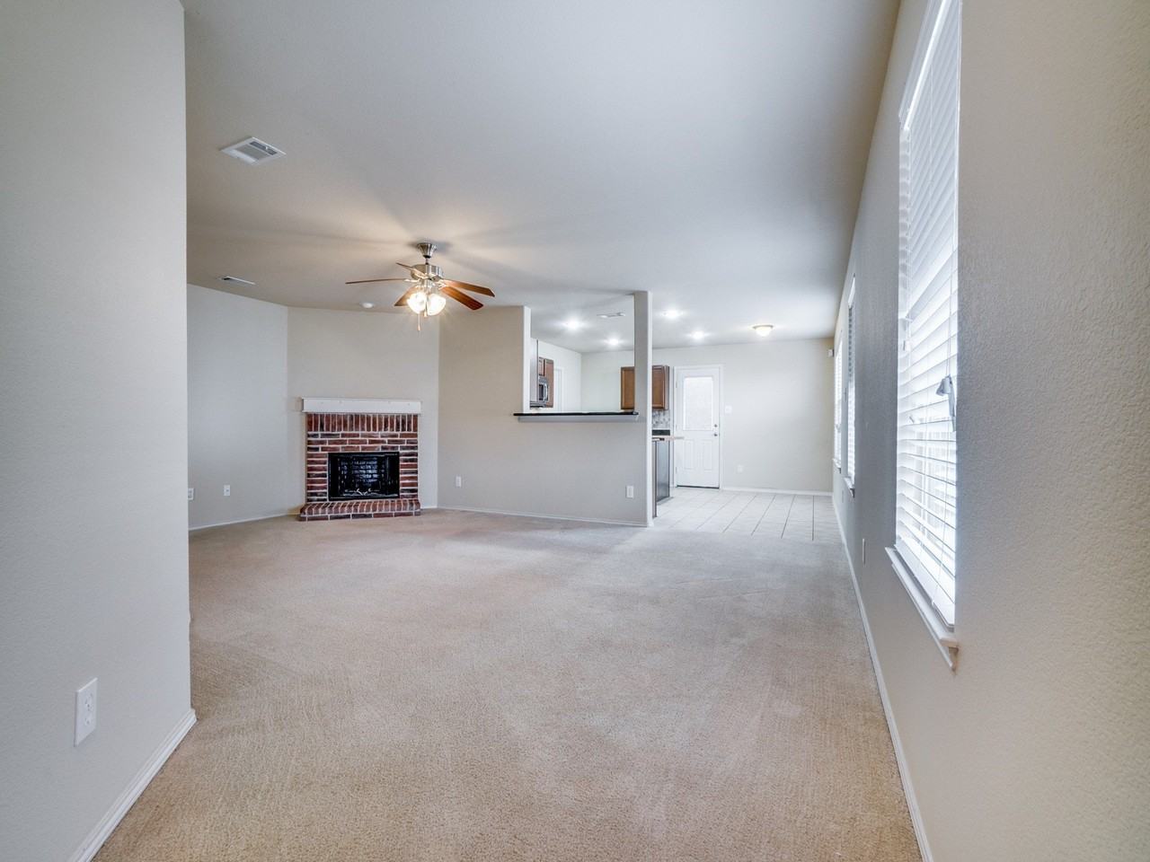 76 Daisy Dr - Photo 3 of 19