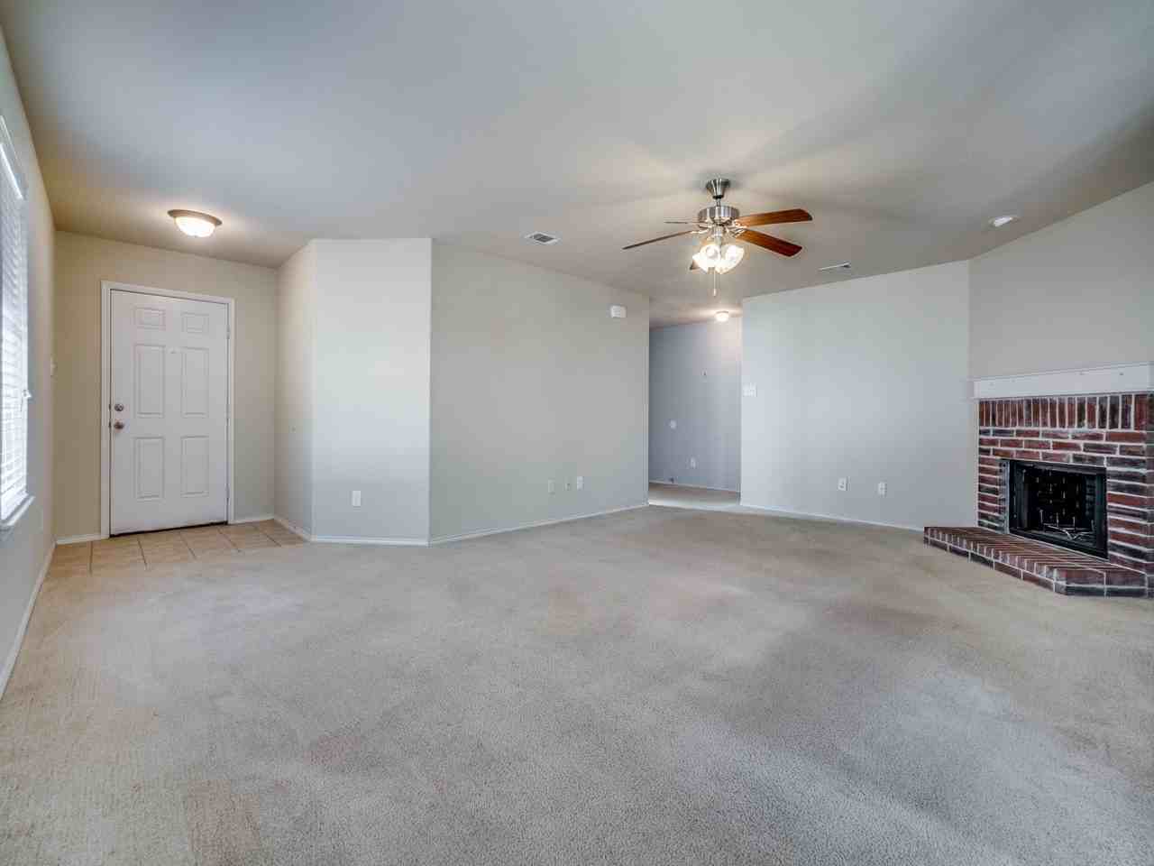 76 Daisy Dr - Photo 4 of 19