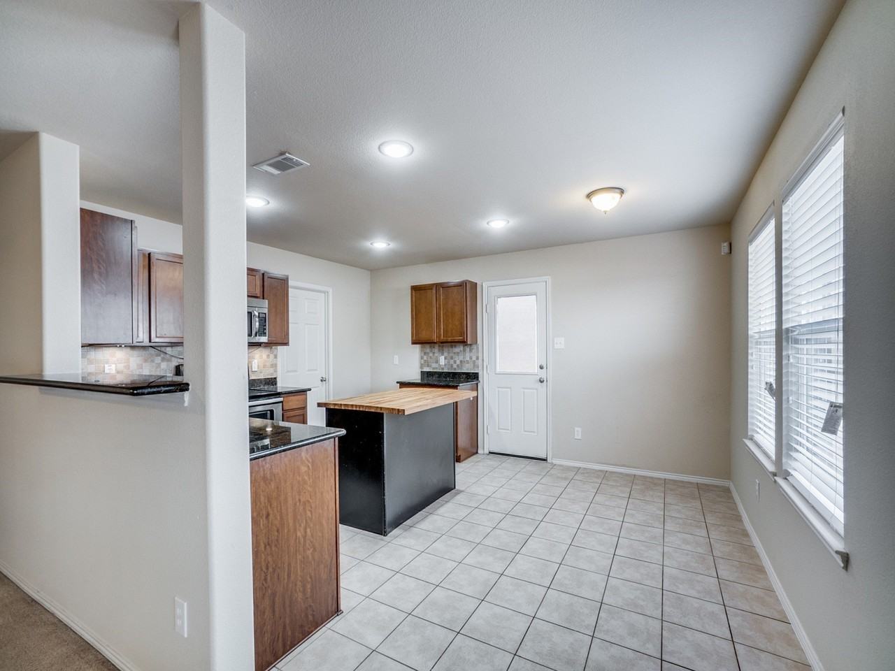 76 Daisy Dr - Photo 6 of 19