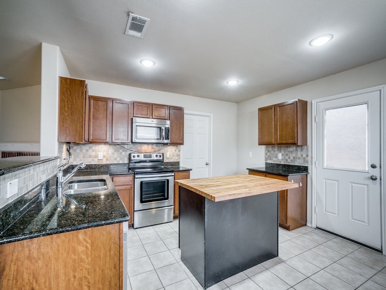 76 Daisy Dr - Photo 7 of 19