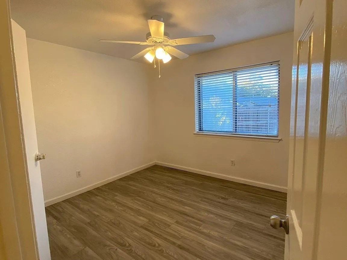 3501 Gatewood Ln - Photo 2 of 15