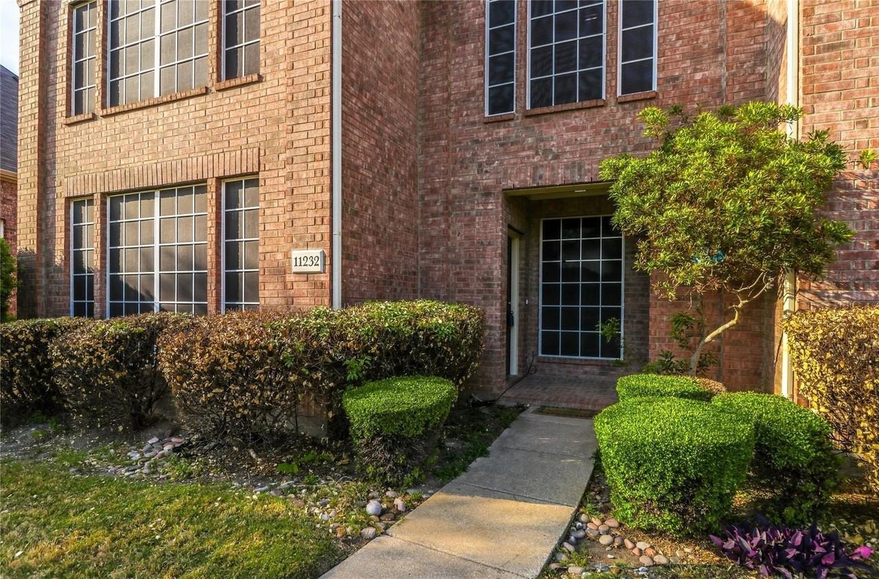 11232 Chaucer Dr - Photo 2 of 20