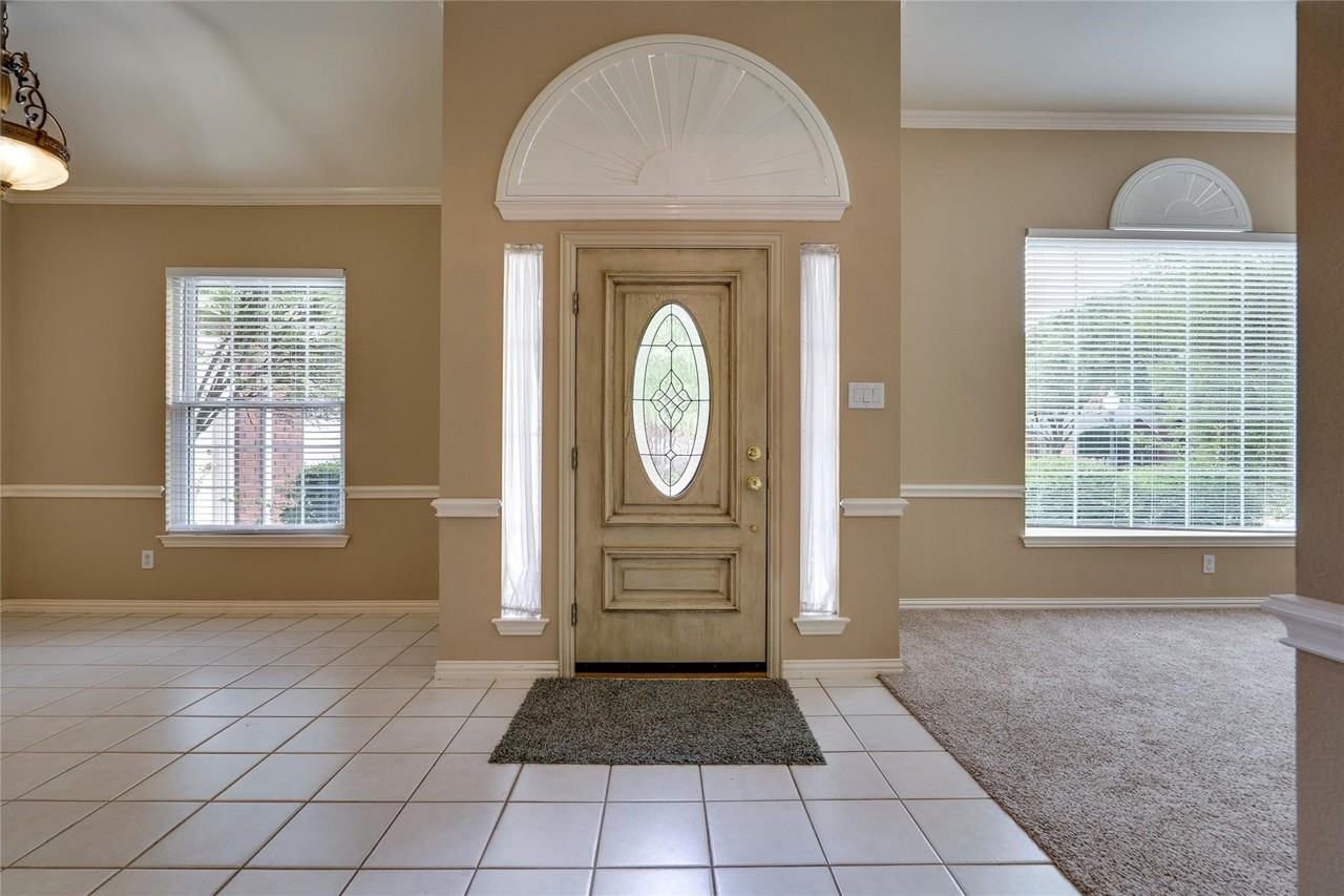 200 Diamond Ridge Dr - Photo 3 of 28