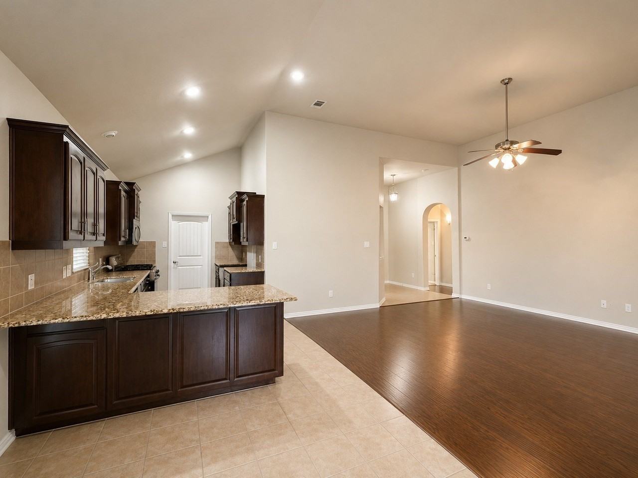 11813 Sundog Way - Photo 7 of 28