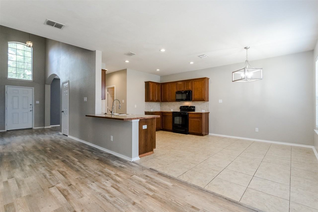 203 Arabian Rd - Photo 2 of 24