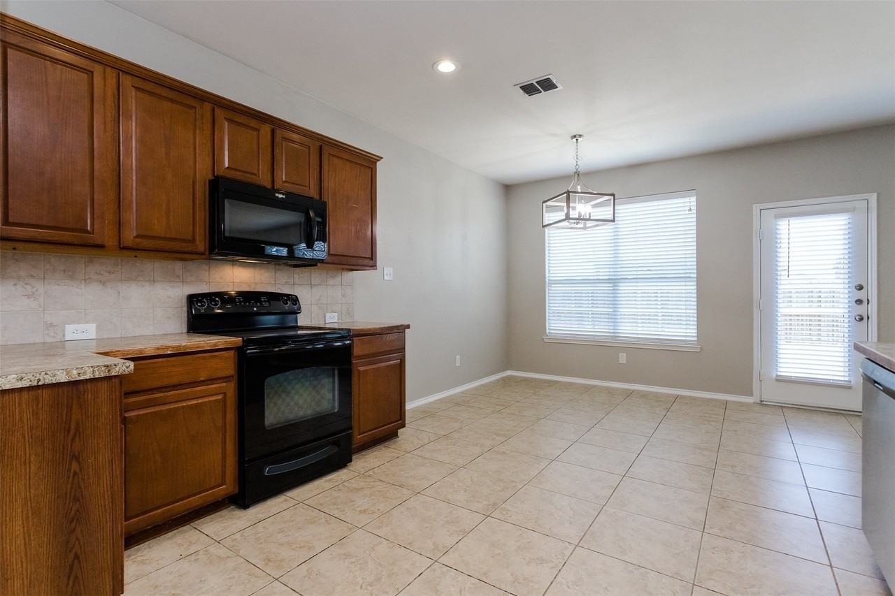 203 Arabian Rd - Photo 5 of 24