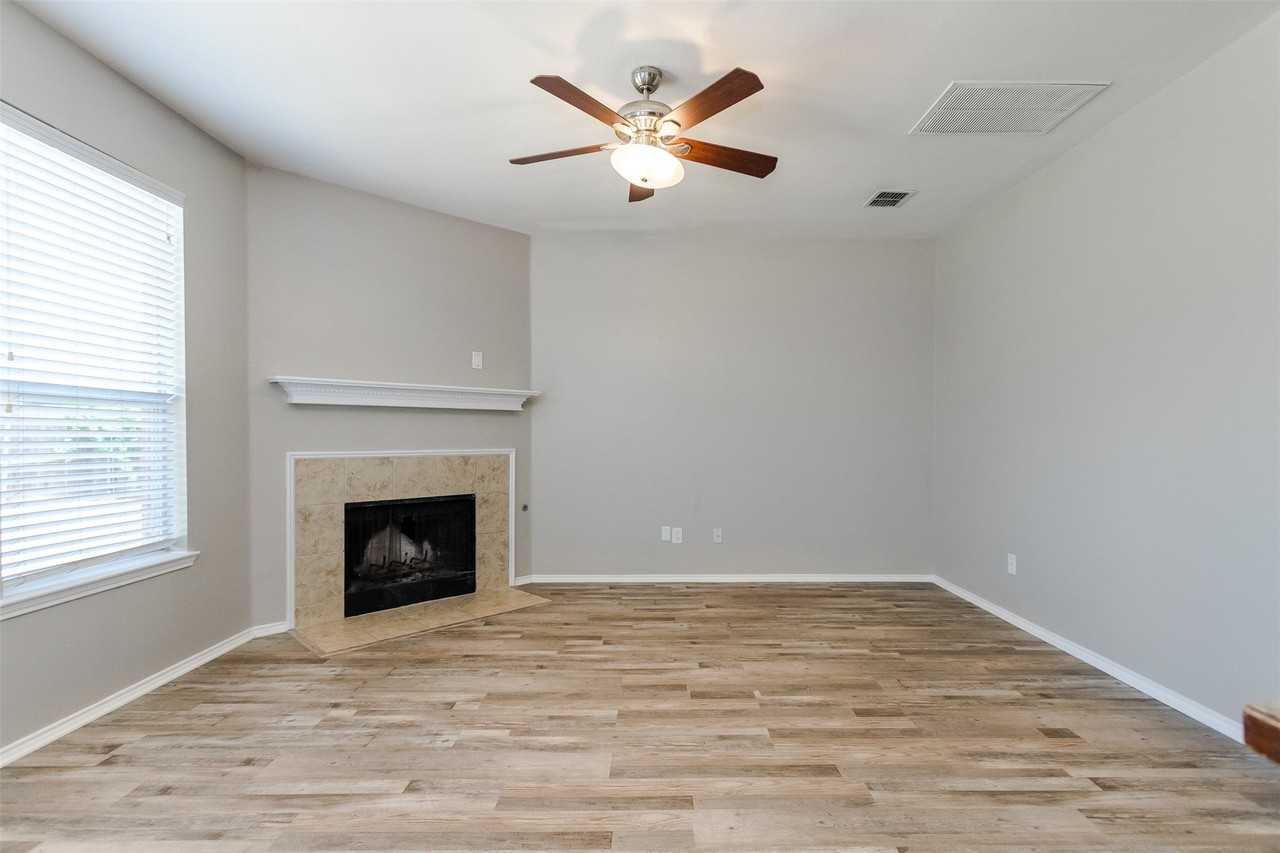 203 Arabian Rd - Photo 7 of 24