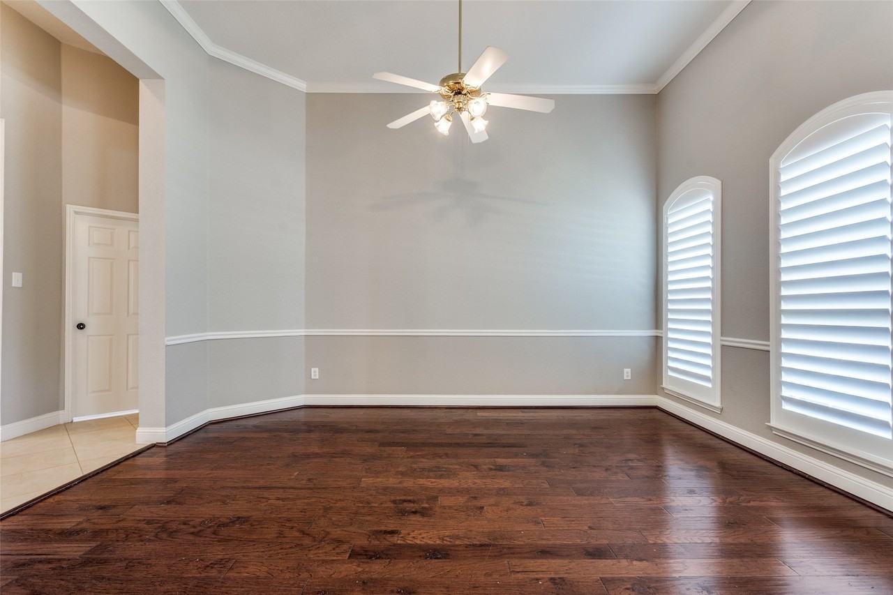2913 Bellerive Dr - Photo 4 of 25