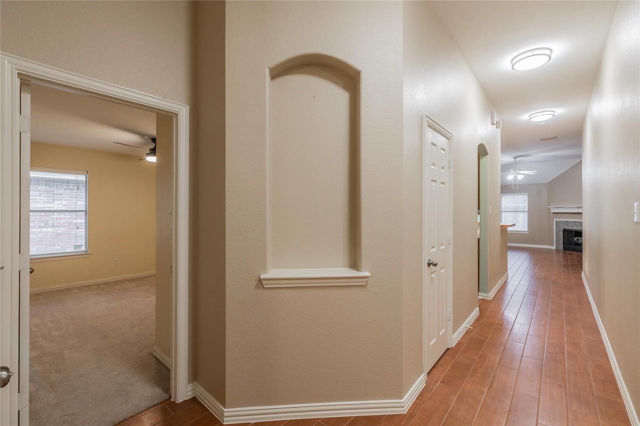 7801 Quiet Waters Dr - Photo 2 of 22