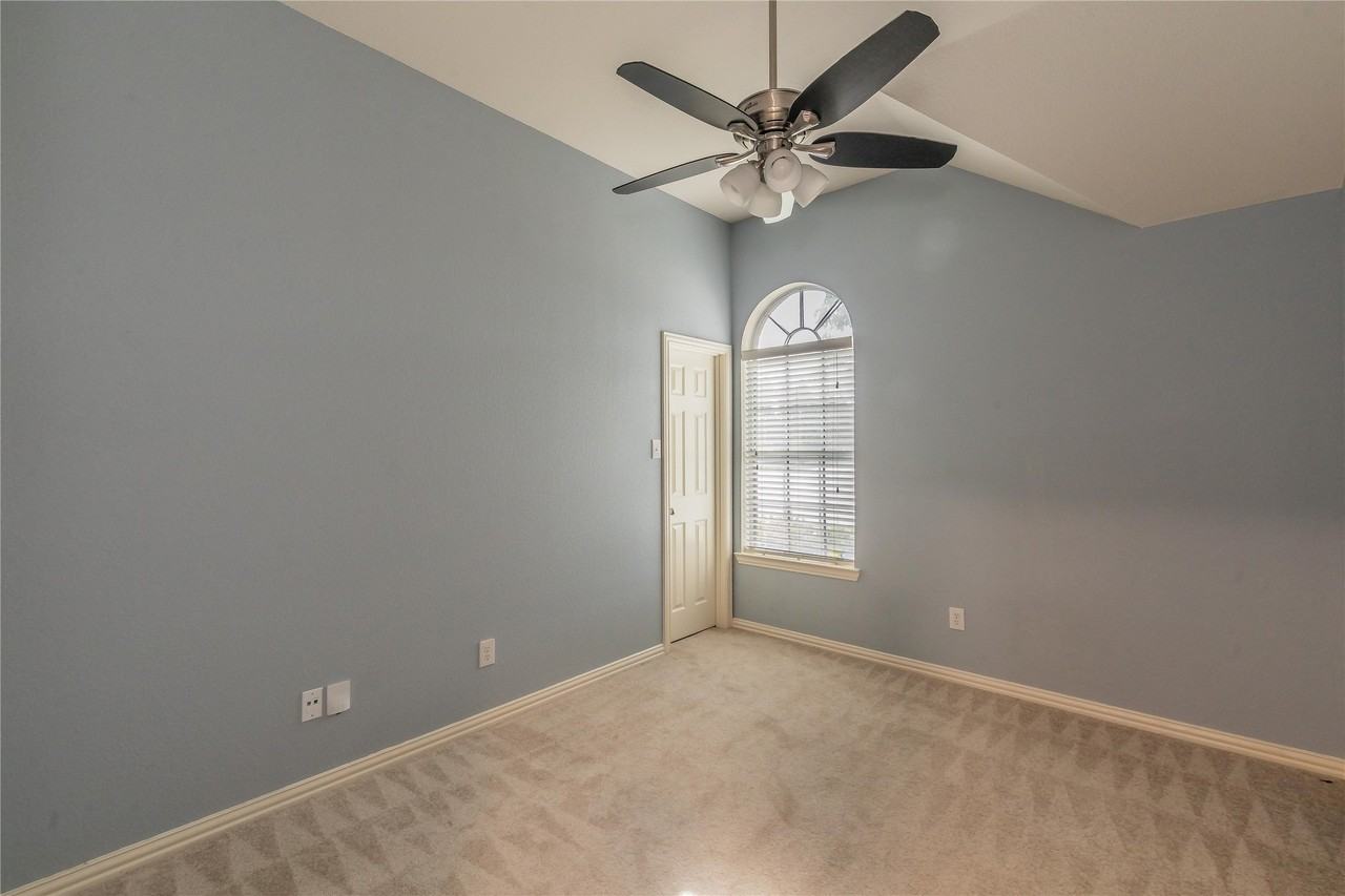 7801 Quiet Waters Dr - Photo 3 of 22