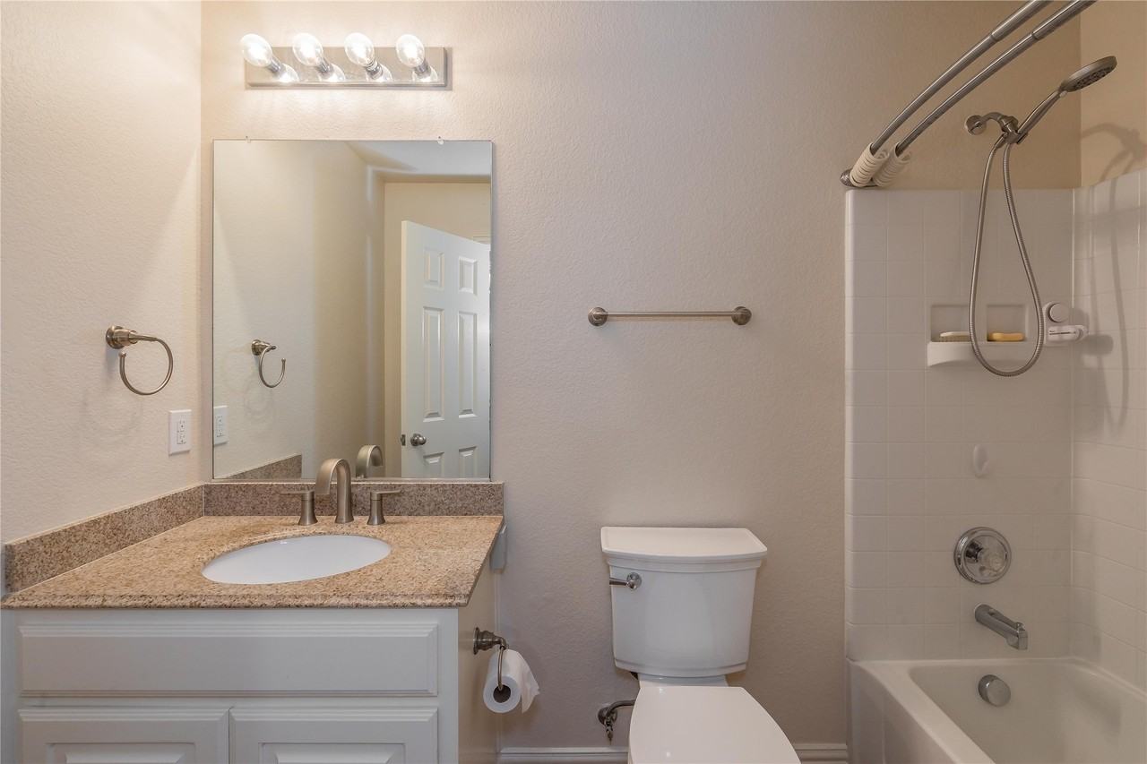 7801 Quiet Waters Dr - Photo 5 of 22